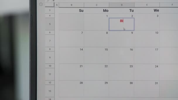 Piros születésnapot ír a naptárba, hogy emlékezzen erre a dátumra.. — Stock videók