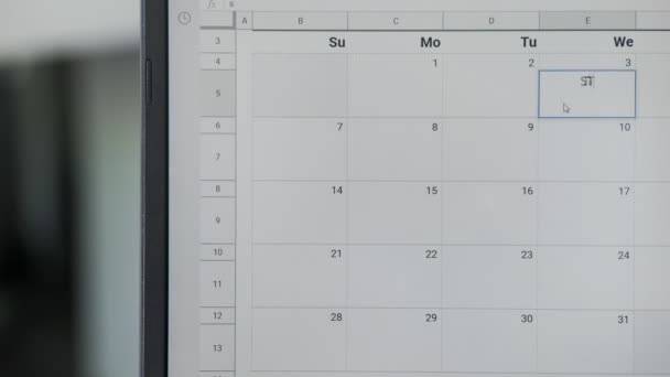 Studienzeit am 3. auf den Kalender schreiben, um sich dieses Datum zu merken. — Stockvideo