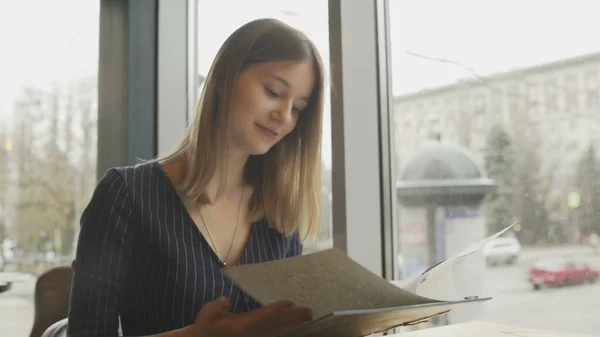 Woman reading menu on a dating in a restaurant — Stock Photo, Image