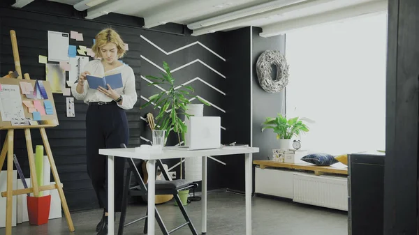 Woman Reading Book in Creative Workplace — Stock Photo, Image