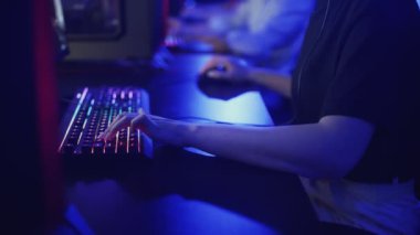 Bilgisayar oyununda ilk raundu kazanan modern siber spor takımı,