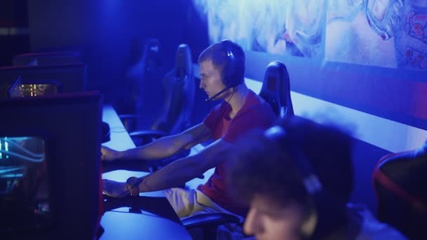 Ομάδα επαγγελματιών παικτών eSport χάνει γύρο στο shooter video game σε ένα τουρνουά Cyber Games. — Αρχείο Βίντεο
