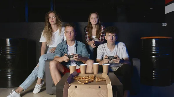 Happy company of the friends enjoy relaxing by playing videogames and having fun at home — Stock Photo, Image