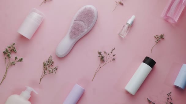 Tema de patrón de belleza plano diseño creativo laico con entorno profesional sobre fondo rosa — Vídeos de Stock