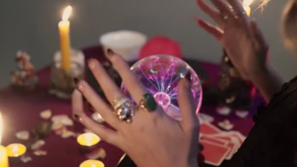 Close up of fortune teller performing ritual and crystal ball foreseeing future — Stock Video