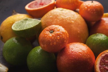 Turuncu Siyah arka plan, closeup üzerine yığını