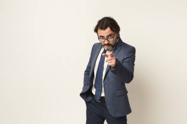 Kamera noktada emin iş adamı