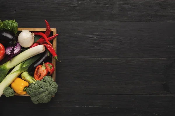 Bordure de légumes frais sur fond en bois avec espace de copie — Photo