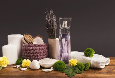 Spa tedavisi kompozisyon gri arka plan üzerinde