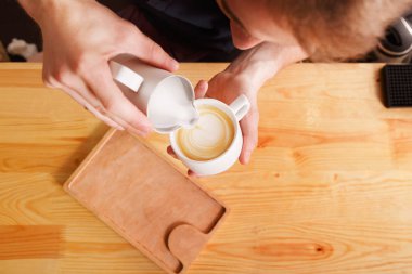 Kahve evi counter arka plan ile kahve Kupası