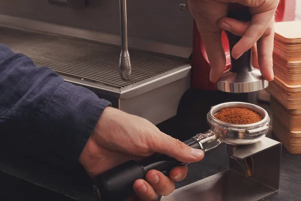 Closeup of barmen hand brewing espresso — Stock Photo, Image