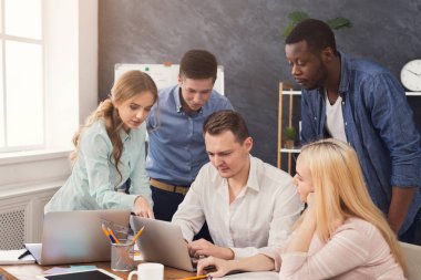 Şirket iş arkadaşlarınızla office fikirleri tartışmak