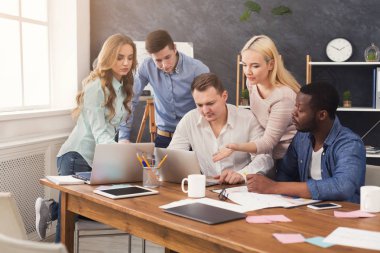 Şirket iş arkadaşlarınızla office fikirleri tartışmak