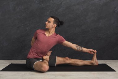 Eğitim germe, fitness adam