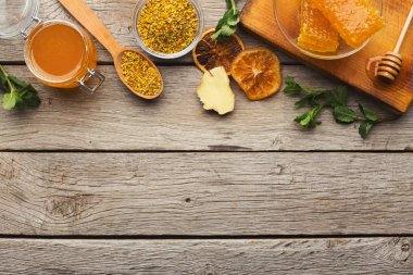 Ahşap tabakta bal türleri