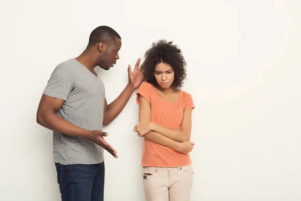 Break up, angry couple shouting at each other — Stock Photo, Image