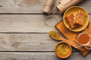 Ahşap tabakta bal türleri