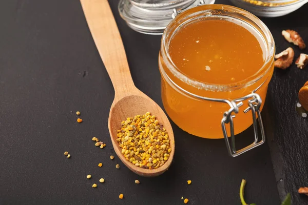 Jar of honey on wooden background — Stock Photo, Image