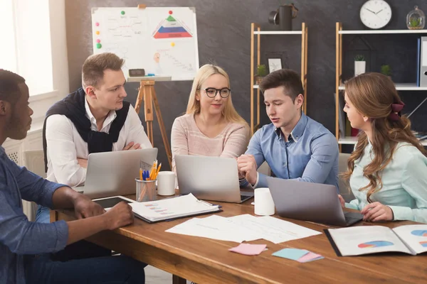 Young team discussing project in modern office — Stock Photo, Image