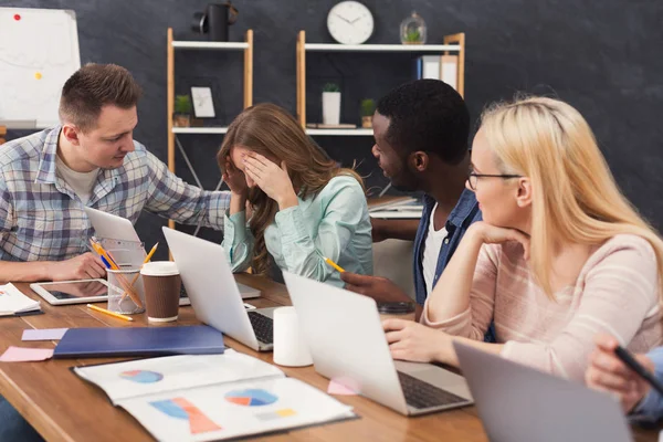 Yazılım geliştirme şirketi çalışan programcılar