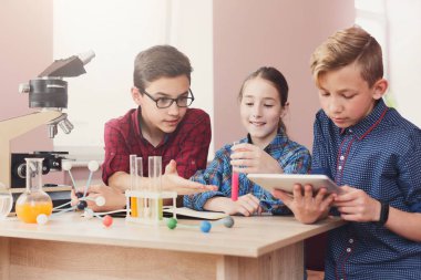 Öğrencilerin iş Biyokimya araştırma, kök Eğitim