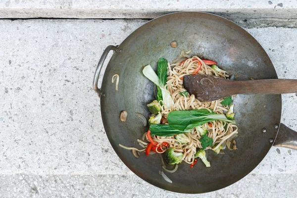 Asiatisches Essen, Kochen im Restaurant von oben — Stockfoto