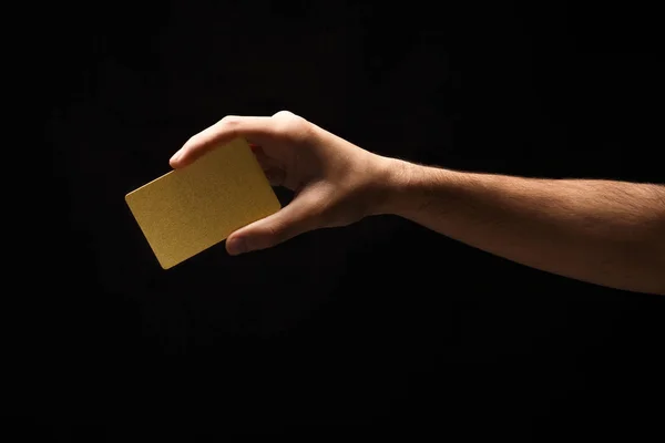 Primer plano de la mano masculina sosteniendo la tarjeta de plástico en blanco — Foto de Stock