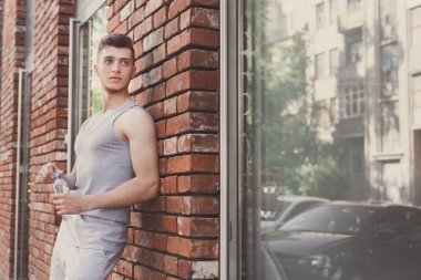 Adam molası, içme suyu verdikten