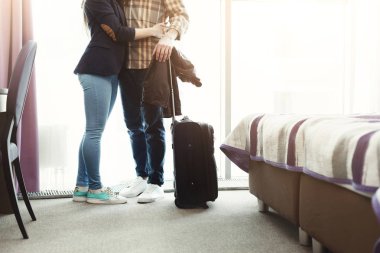 Tanınmayan genç çift balayında otel odasına geldi