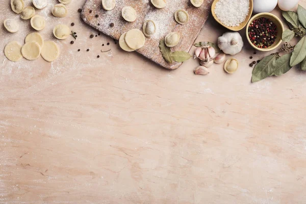 Malzemeler köfte yemek için kenarlığını