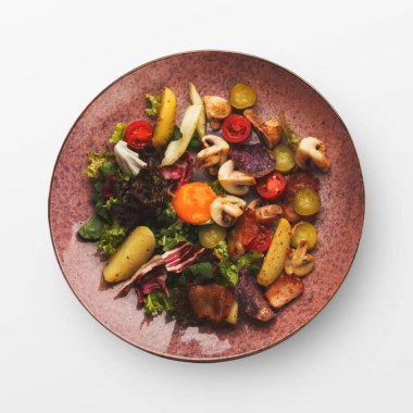 Beyaz izole et ve sebze yahni