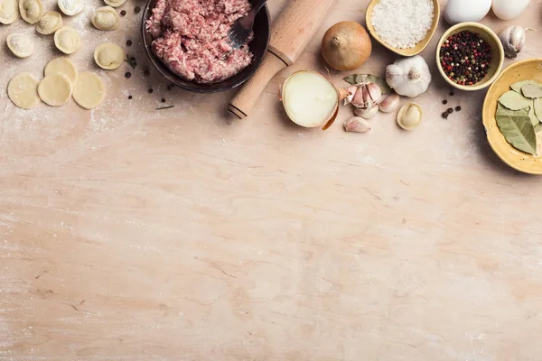 Malzemeler köfte yemek için kenarlığını