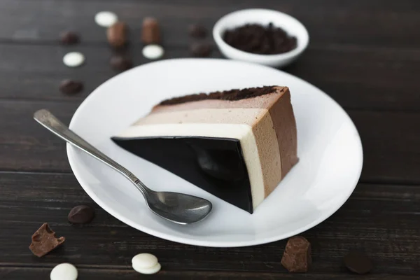 Torta Mousse Chocolate Triple Cubierta Con Esmalte Espejo Con Chips —  Fotos de Stock