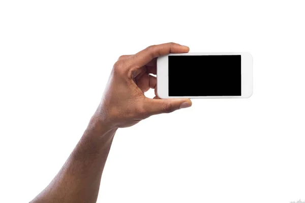 Mano que sostiene el teléfono inteligente móvil con pantalla en blanco — Foto de Stock