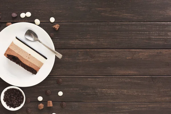 Üçlü çikolata katman mousse kek sır ile