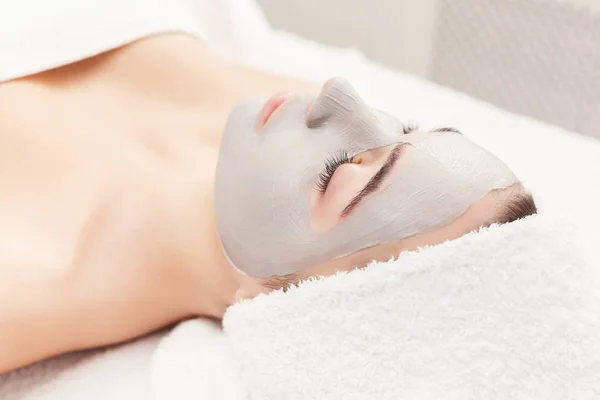 Maschera viso, trattamento di bellezza spa, cura della pelle — Foto Stock