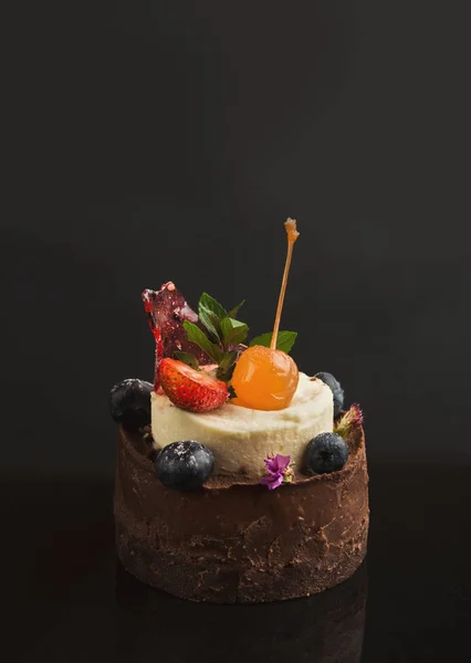 Chocolate fondant with vanilla ice cream and fruits — Stock Photo, Image