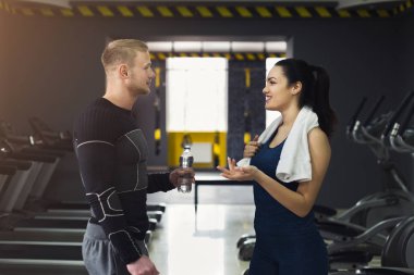 Spor salonunda molası fitness Çift