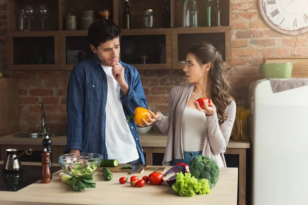 Happy couple cooking healthy food together — Stock Photo, Image