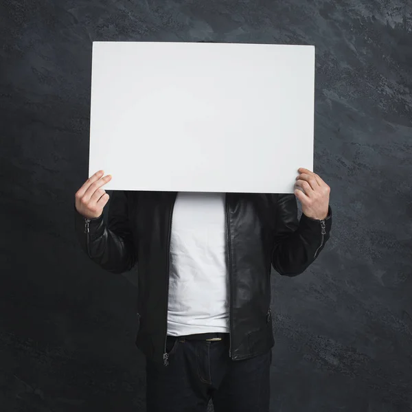 Magabiztos ember üres fehér tábla — Stock Fotó