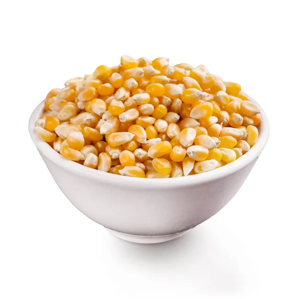 Torka majs i skål på vit bakgrund — Stockfoto
