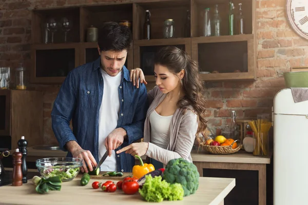 Happy couple cooking dinner together — Stock Photo, Image