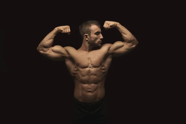 Fuerte atlético hombre muestra desnudo muscular cuerpo — Foto de Stock