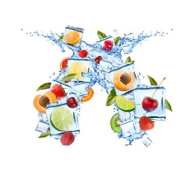 Buz küpleri izole meyve