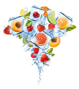 Buz küpleri izole meyve