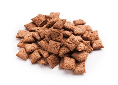 Beyaz zemin üzerine çikolata yastık hububat yığını