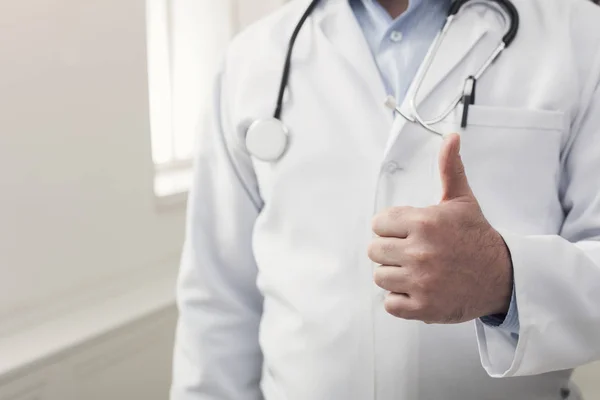 Unrecognizable doctor showing thumb up gesture — Stock Photo, Image