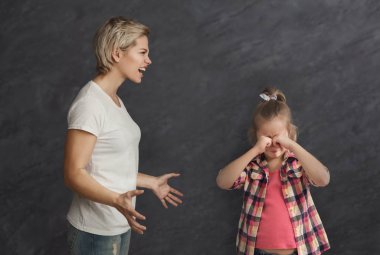 Farklı yaş bir tartışmaya kız