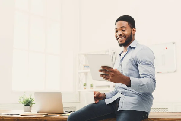 stock image Business woman working on digital tablet