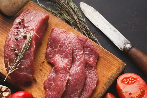 Raw beef filet mignon steaks on wooden board — Stock Photo, Image